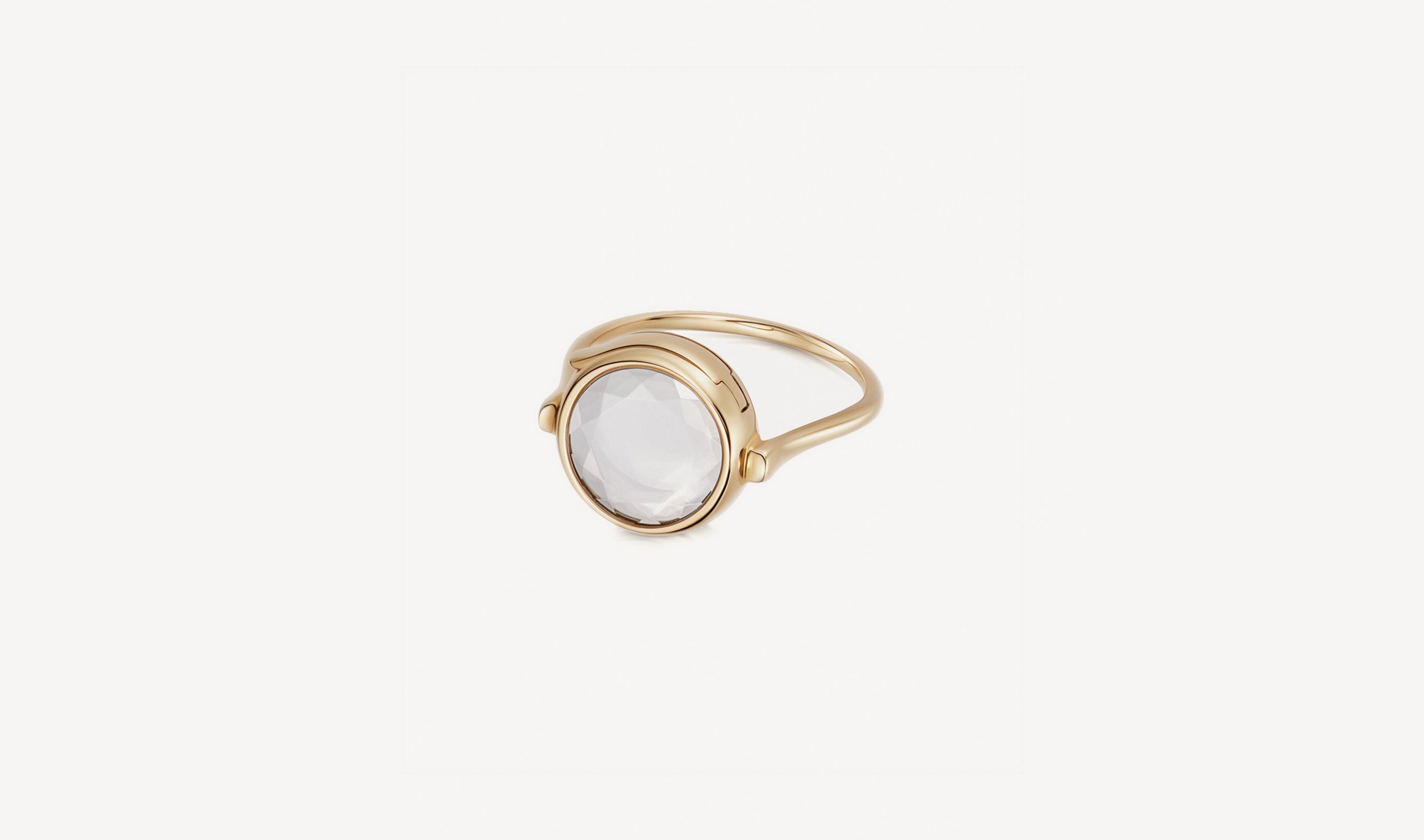 Faceted Round Locket Ring 18k