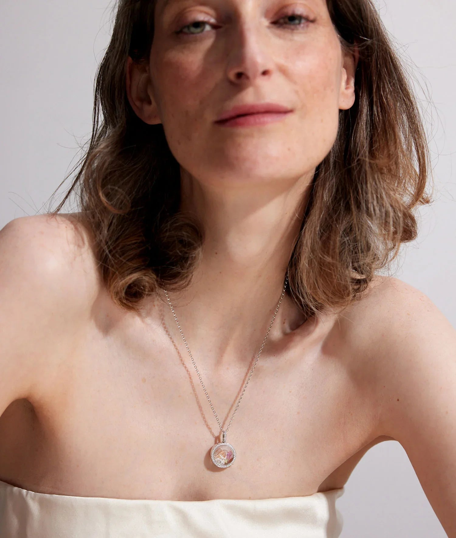 Helios Round Diamond Gold Locket 18k