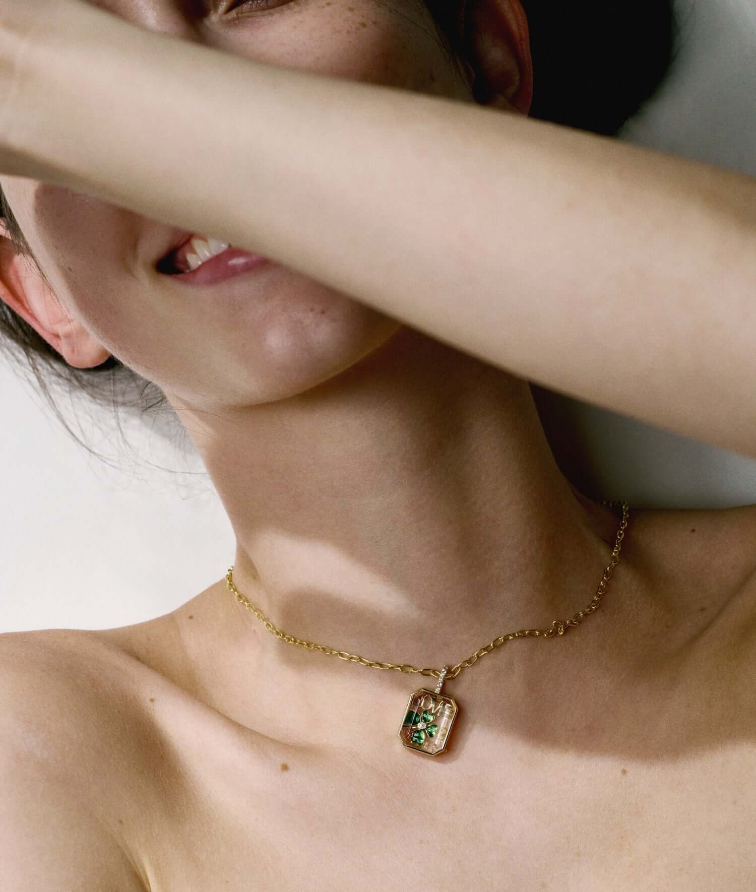 Oval Necklace Short Chain 14k